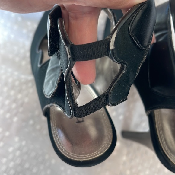 🌸Bebe 6” platform black stilettos high heels with adjustable Velcro straps - Picture 10 of 12